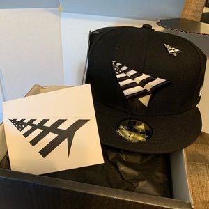 Fitted Paper Planes hat NWT